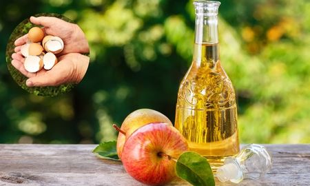 Con la cáscara de huevo y vinagre se puede preparar un fertilizante que mejora el suelo y fortalece las plantas. Con la cáscara de huevo y vinagre se puede preparar un fertilizante que mejora el suelo y fortalece las plantas.