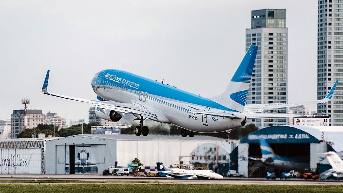 Los destinos más solicitados son Córdoba, Mendoza, Iguazú, Bariloche, El Calafate, Ushuaia y Salta. Con más de 300 mil viajeros, cuando termine el fin de semana se habrá superado el número de 2018, anterior al inicio de la pandemia.