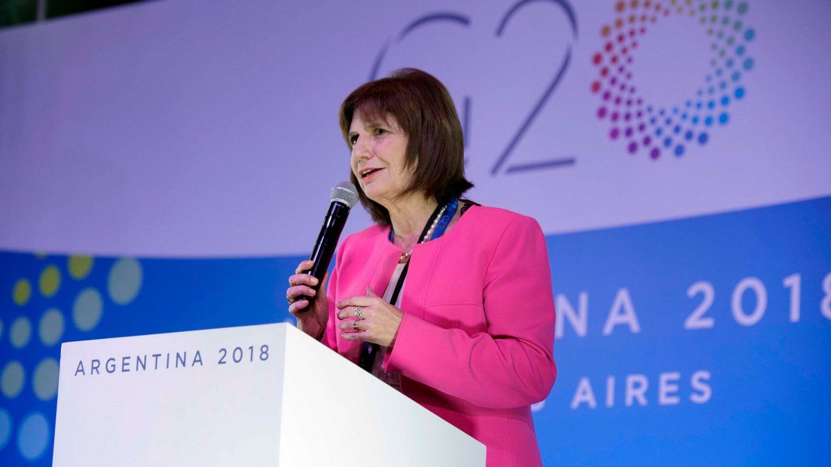 Bullrich enfrenta acusaciones por sobreprecios.