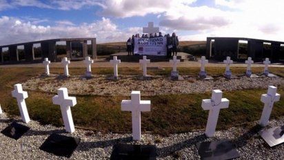 Los trabajos se realizan sobre la tumba colectiva denominada C 1 10 en el cementerio de Darwin.&nbsp;