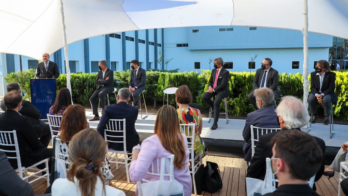 El ministro Matías Kulfas viajó a Santa Fe para participar de la inauguración de la nueva planta de la empresa Zelltek, radicada en el Parque Tecnológico Litoral Centro.