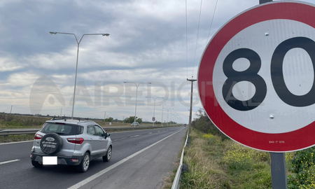 En el tramo Viaducto Oroño - Puente Peatonal La Guardia (pasando el cruce con RP 1) la máxima es de 80 Km/h. En el tramo Viaducto Oroño - Puente Peatonal La Guardia (pasando el cruce con RP 1) la máxima es de 80 Km/h.