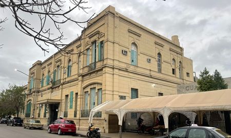 Una joven de 18 años se encuentra internada en la terapiaintensiva del hospital Cullenluego de protagonizar un choque demotos el pasado sábado en la ciudad de Coronda. Una joven de 18 años se encuentra internada en la terapiaintensiva del hospital Cullenluego de protagonizar un choque demotos el pasado sábado en la ciudad de Coronda.