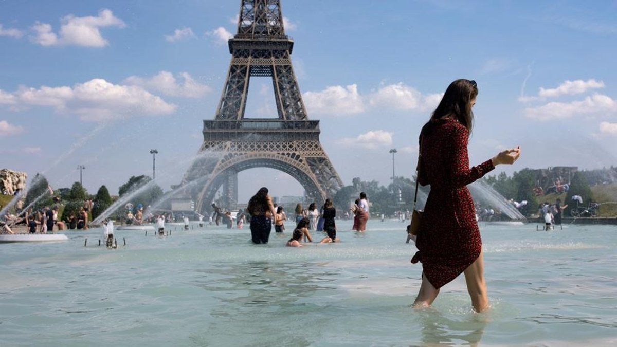 Se espera que la temperatura alcance los 38 grados en París y los 40 grados en el sur de Francia.