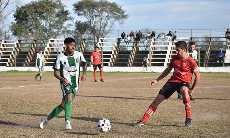 San Cristóbal perdió 3 a 2 ante Belgrano de Coronda en un partidazo cambiante y con expulsados. San Cristóbal perdió 3 a 2 ante Belgrano de Coronda en un partidazo cambiante y con expulsados.