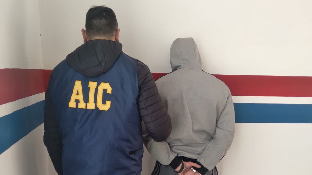 El detenido fue trasladado hasta Santa Fe y será imputado en tribunales en las próximas horas. El detenido fue trasladado hasta Santa Fe y será imputado en tribunales en las próximas horas.