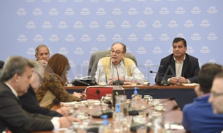 Carlos Heller preside la comisión de Presupuesto y Hacienda de la Cámara de Diputados. Carlos Heller preside la comisión de Presupuesto y Hacienda de la Cámara de Diputados.