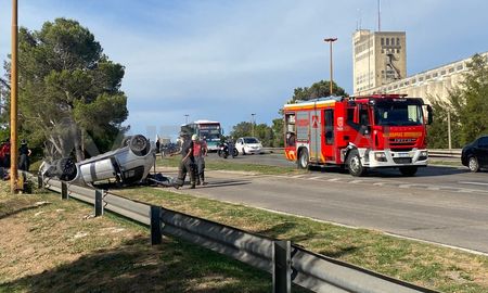 Murió un hombre de 40 años en un choque y vuelco sobre la Avenida de la Constitución Murió un hombre de 40 años en un choque y vuelco sobre la Avenida de la Constitución