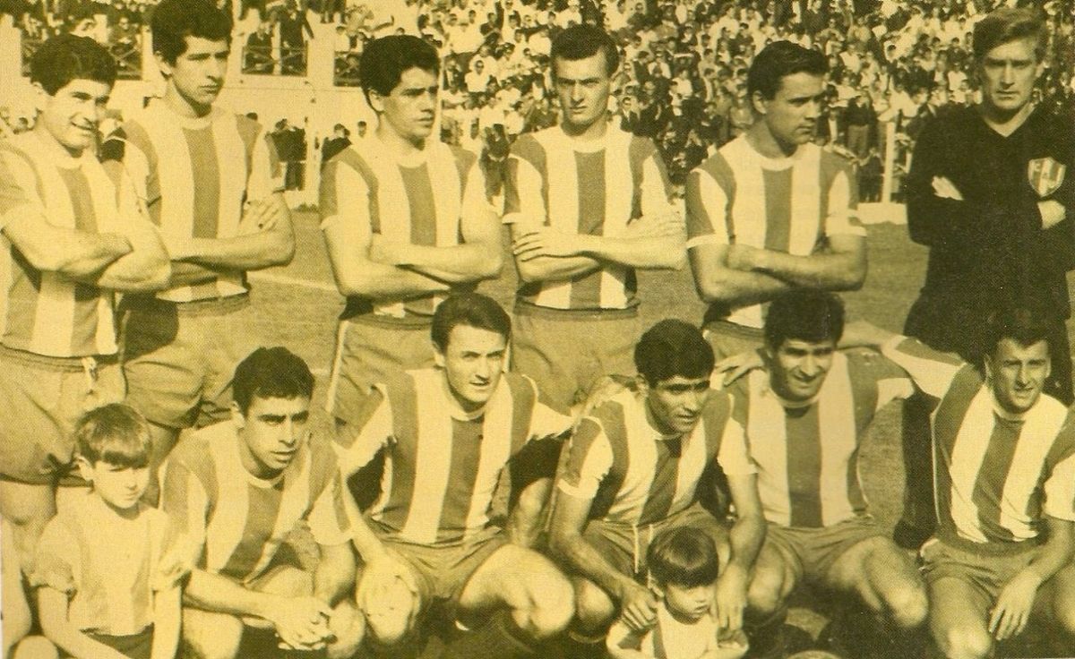 Uno de los equipos de Unión en 1966. Parados: Jorge Alberto Gómez, Victorio Nicolás Cocco, Ángel Enrique Cabrol, Luis Casal, Hugo Francisco Figueroa y Tremonti; agachados: Omar Asencio, Julio César Fernández, Luis A. Díaz, Pedro Mansilla y Mario Olivera.