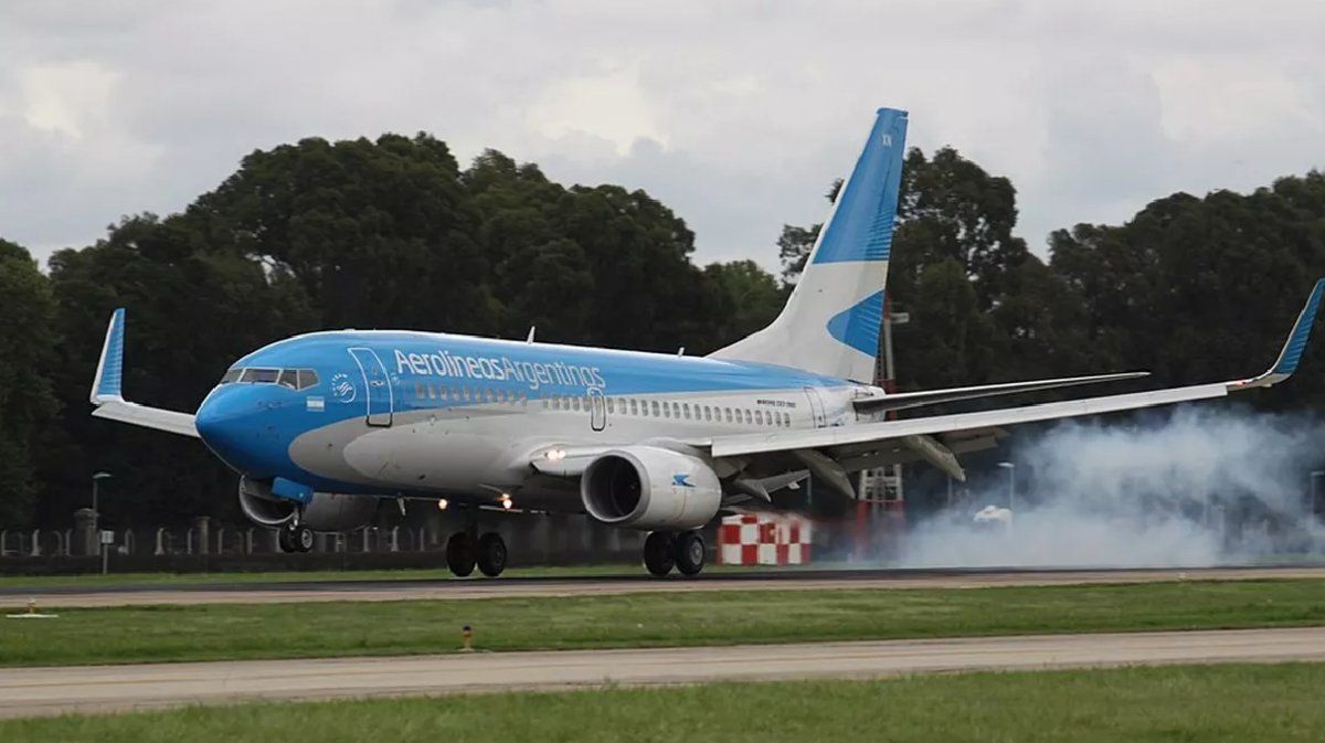 La batería de un celular explotó en pleno vuelo