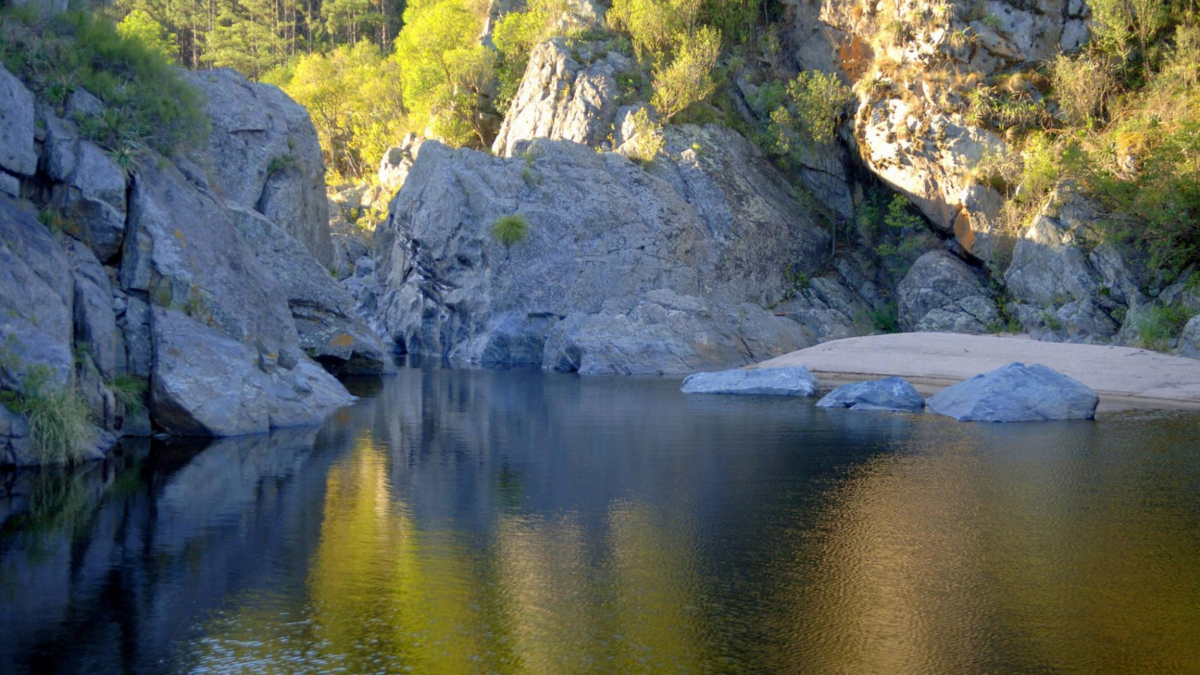 Escapada a Alpa Corral, un destino lleno de paisajes entre las sierras de Córdoba. Escapada a Alpa Corral, un destino lleno de paisajes entre las sierras de Córdoba.