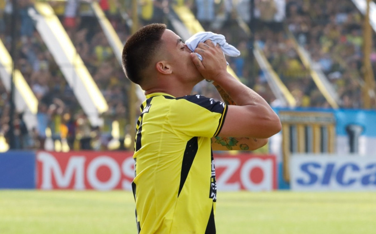 El aviso de Brian Fernández tras su primer gol con la camiseta de Almirante Brown