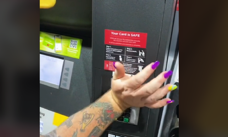 Video viral: un hombre se desesperó al pagar la nafta después de hacerse la manicura. Video viral: un hombre se desesperó al pagar la nafta después de hacerse la manicura.