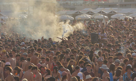 Cómo son los after beach en Mar del Plata: colmados de gente y con riesgo de contagio Cómo son los after beach en Mar del Plata: colmados de gente y con riesgo de contagio