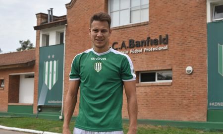Nery Leyes llegará a Santa Fe en 48 horas para ponerse a entrenar a las órdenes de Juan Manuel Azconzábal. Nery Leyes llegará a Santa Fe en 48 horas para ponerse a entrenar a las órdenes de Juan Manuel Azconzábal.