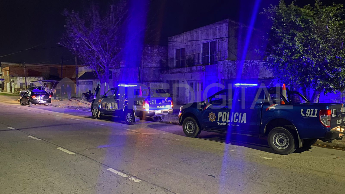 Los trabajadores persiguieron a los delincuentes. Personal policial que transitaba por la zona intervino y logró detener a unos de los delincuentes. Los trabajadores persiguieron a los delincuentes. Personal policial que transitaba por la zona intervino y logró detener a unos de los delincuentes.