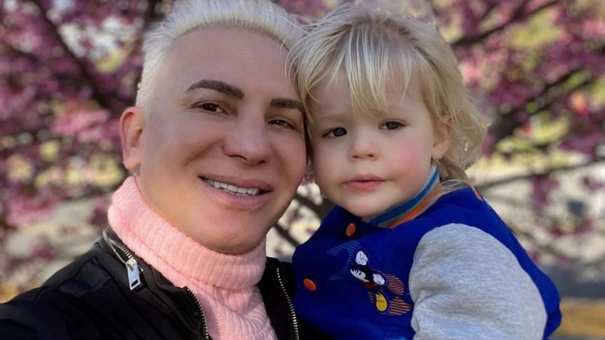 Flavio Mendoza llevó a Dionisio a la plaza y en las redes le dieron con todo por un detalle