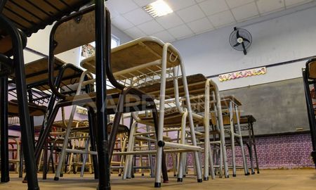 Amsafé rechazó la oferta salarial presentada por el Gobierno de la provincia de Santa Fe y lanzó un paro de 24 horas. Amsafé rechazó la oferta salarial presentada por el Gobierno de la provincia de Santa Fe y lanzó un paro de 24 horas.