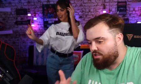 Tini junto al famoso streamer Ibai Llanos. Tini junto al famoso streamer Ibai Llanos.