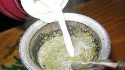 Mate de leche: la sabrosa infusión que gana adeptos y que es ideal para los días de invierno