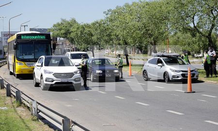 A partir del jueves, la circulación en auto solo estará permitida para ir a trabajar y otras actividades esenciales. A partir del jueves, la circulación en auto solo estará permitida para ir a trabajar y otras actividades esenciales.