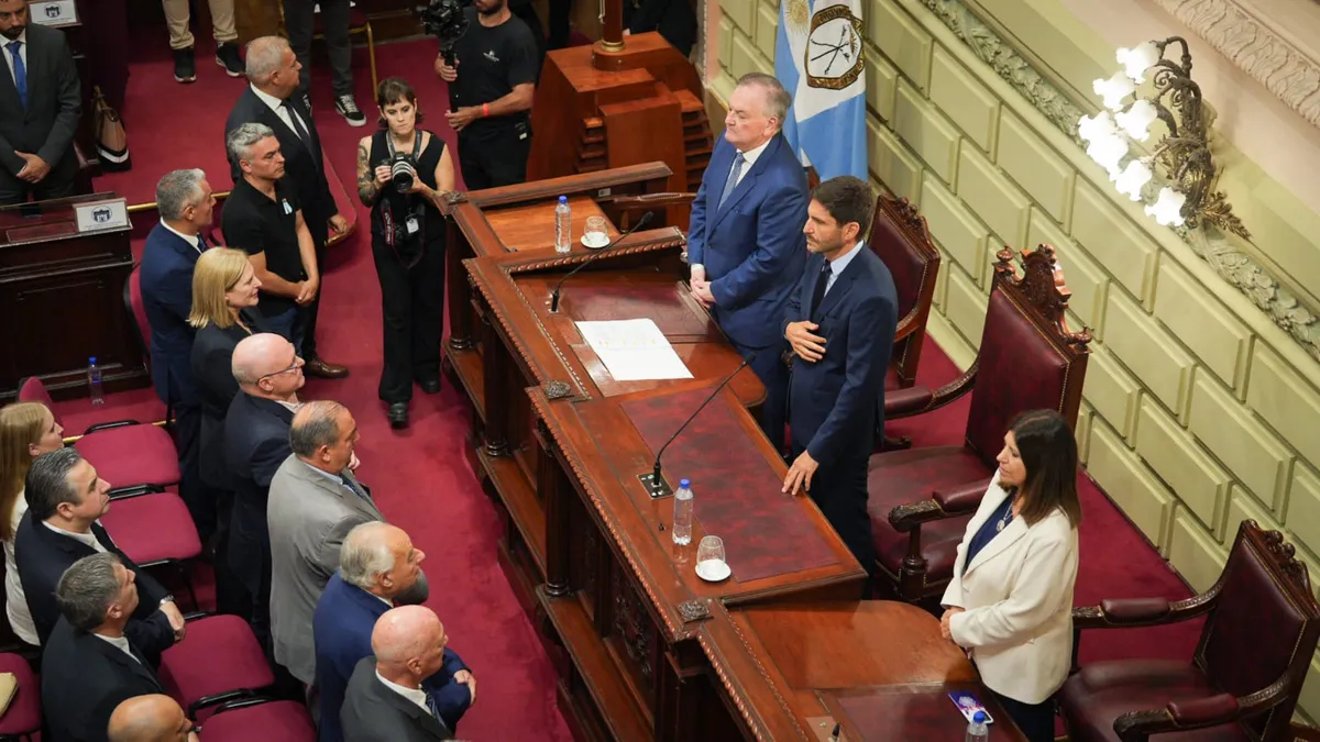 A las 9:43, el presidente provisional del Senado, Felipe Michlig, declaró formalmente abierta la Asamblea Legislativa.