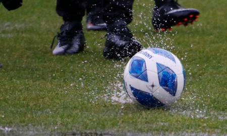 La pelota se frenó en el Gran Buenos Aires: cinco partidos de la Primera Nacional suspendidos por la llegada de la tormenta de Santa Rosa. La pelota se frenó en el Gran Buenos Aires: cinco partidos de la Primera Nacional suspendidos por la llegada de la tormenta de Santa Rosa.