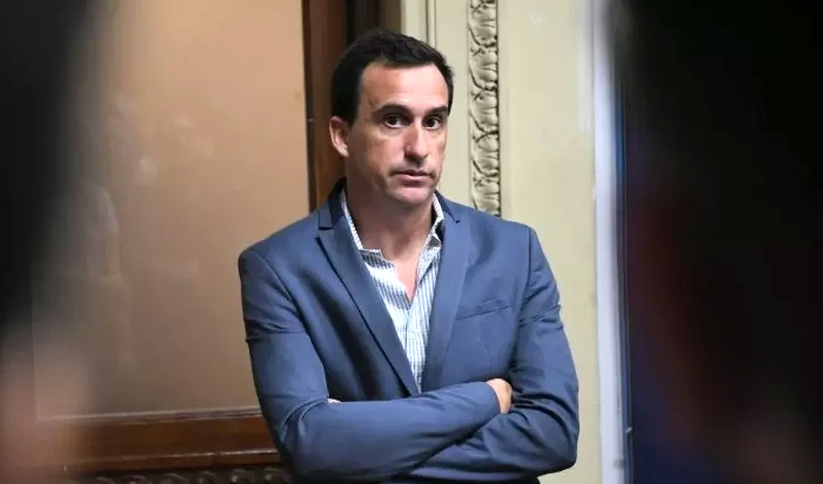 “En el Pami se recortaron el 24% de los cargos jerárquicos, el 75% de las secretarías y direcciones ejecutivas, el 33% de las gerencias y el 20% de las subgerencias”, informó el subsecretario de Prensa de Presidencia de la Nación, Javier Lanari. “En el Pami se recortaron el 24% de los cargos jerárquicos, el 75% de las secretarías y direcciones ejecutivas, el 33% de las gerencias y el 20% de las subgerencias”, informó el subsecretario de Prensa de Presidencia de la Nación, Javier Lanari.