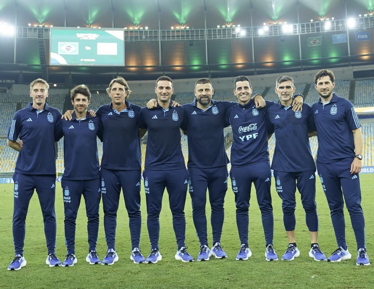 La foto del cuerpo técnico de Lionel Scaloni en el estadio Maracaná. La foto del cuerpo técnico de Lionel Scaloni en el estadio Maracaná.