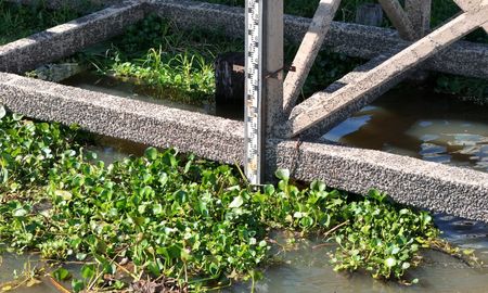 Un nuevo hidrómetro, instalado sin aviso en el dique 2 del puerto de Santa Fe, hizo que la altura del río bajara 16 centímetros (foto ilustrativa). Un nuevo hidrómetro, instalado sin aviso en el dique 2 del puerto de Santa Fe, hizo que la altura del río bajara 16 centímetros (foto ilustrativa).