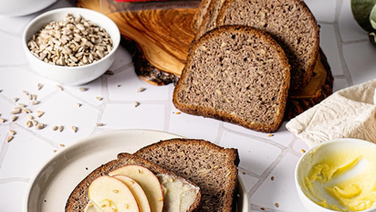 Pan keto sin gluten: la receta fácil, baja en carbohidratos y lista en una hora