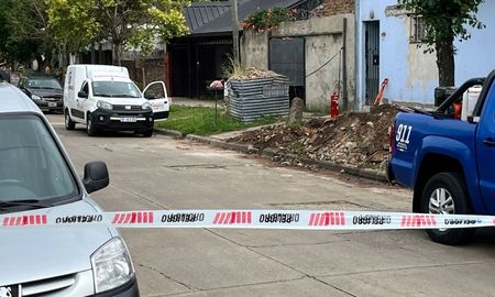Barrio Centenario: trabaja Litoral Gas tras la avería de un caño. Barrio Centenario: trabaja Litoral Gas tras la avería de un caño.