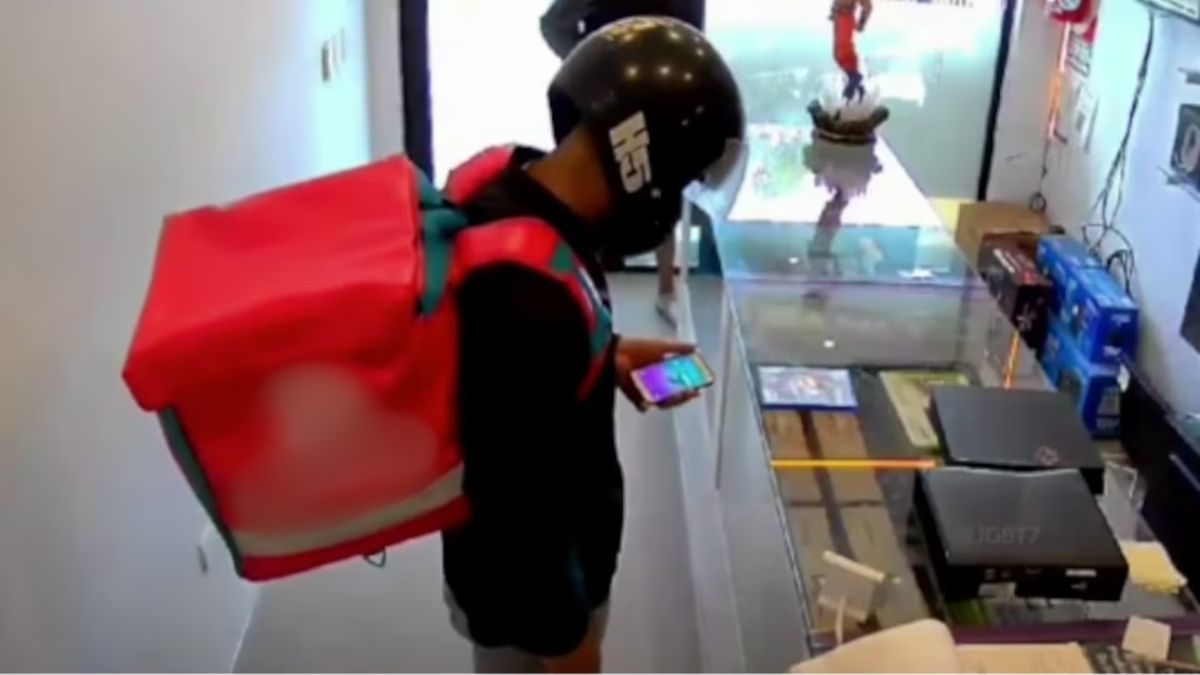 Simularon ser deliverys para robar una negocio en Mar del Plata.
