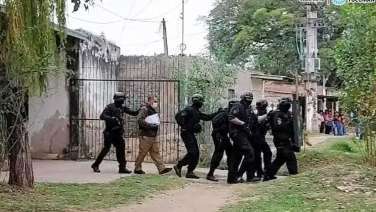 Horas más tarde, el hombre de 74 años fue detenido en su domicilio