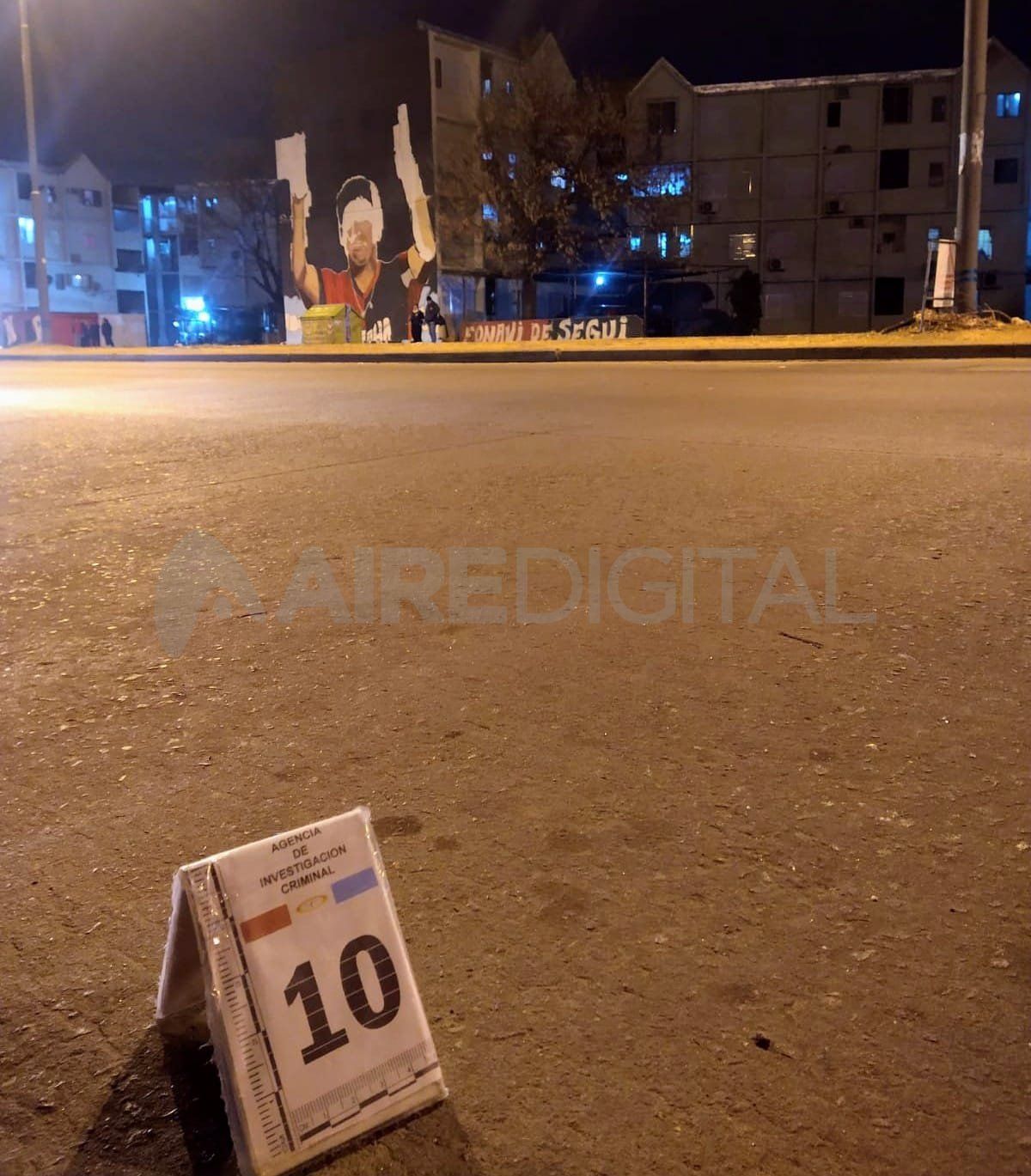 La pared en la que trabajaban los heridos, recibió cinco disparos.