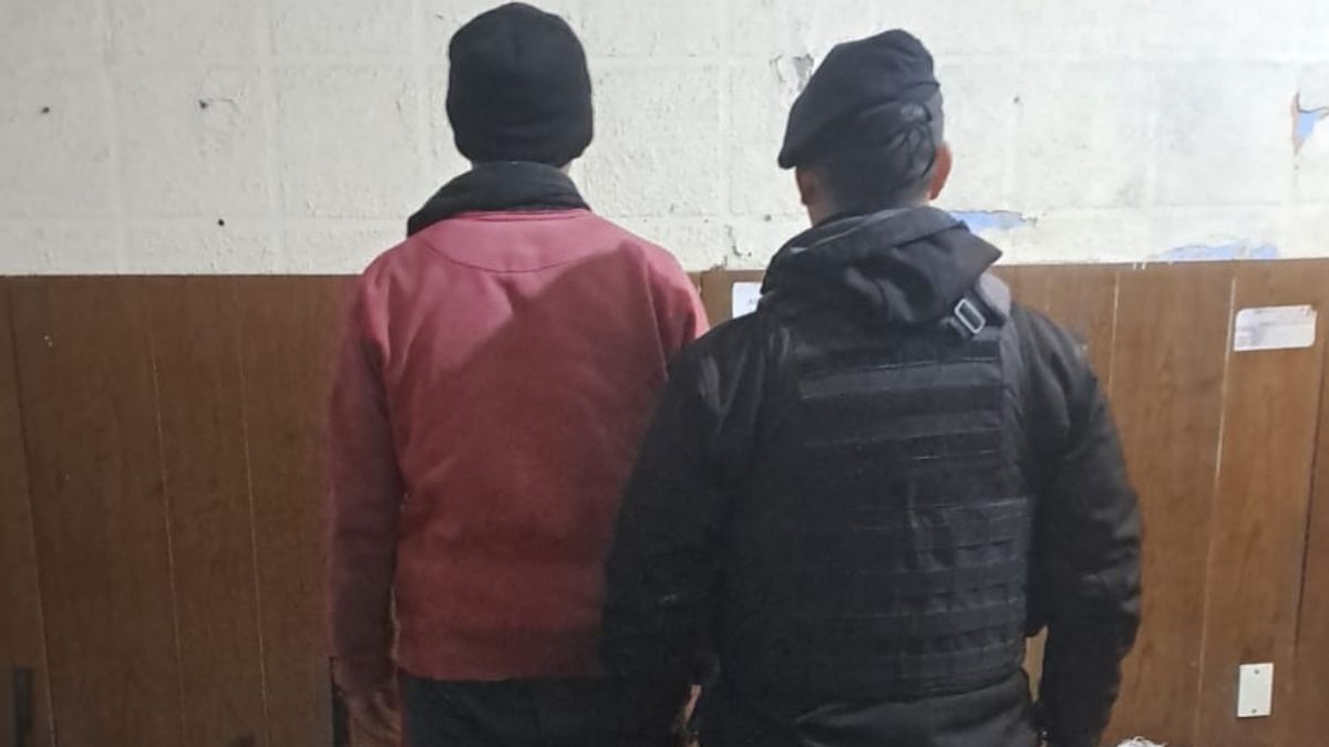 Aprehendieron a un joven con plantas y frascos de marihuana en su domicilio de Santa Fe.