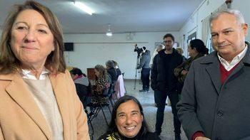 Mónica Fein, Gabriela Bruno y Pablo Farías, luego de la reunión informativa, sobra la ley de emergencia en discapacidad.