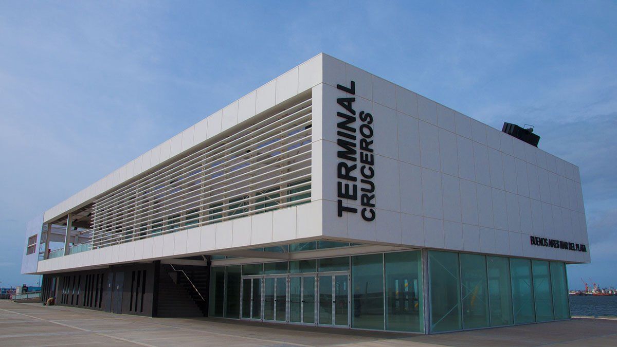 El Gobierno habilitó como "corredores seguros" para el ingreso a el país, en el contexto de la emergencia sanitaria por la pandemia de coronavirus. Uno de ellos es la terminal de cruceros de Mar del Plata.