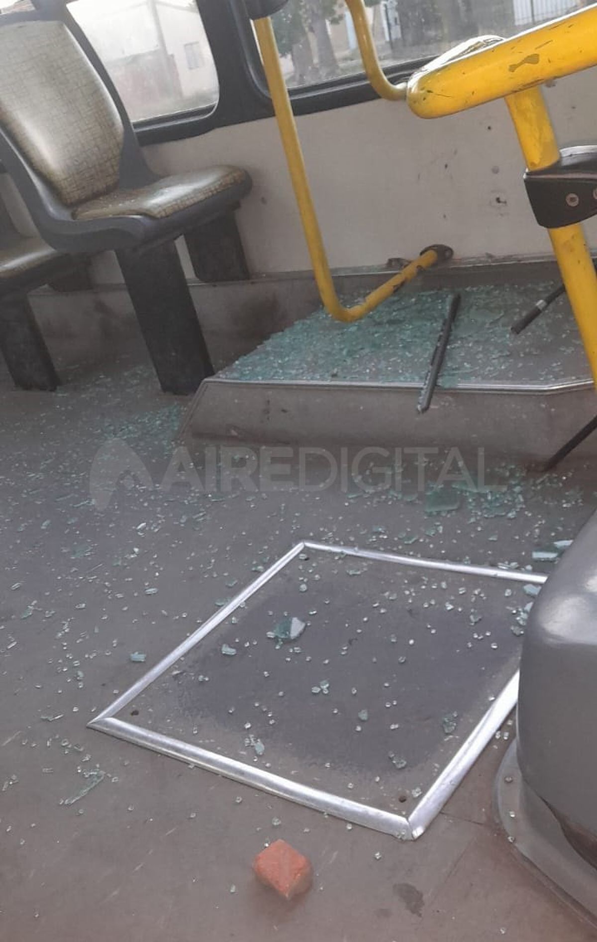 Los ataques a unidades de transporte en Santa Fe no son nuevos. En reiteradas oportunidades, se informaron apedreadas a los ómnibus. Los ataques a unidades de transporte en Santa Fe no son nuevos. En reiteradas oportunidades, se informaron apedreadas a los ómnibus.