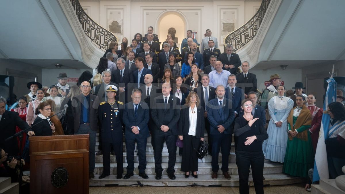 El gobernador Omar Perotti encabezó este jueves el acto por el 25 de Mayo. El gobernador Omar Perotti encabezó este jueves el acto por el 25 de Mayo.