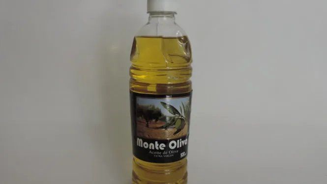 El aceite de oliva excluido por el ANMAT (Imagen ilustrativa).