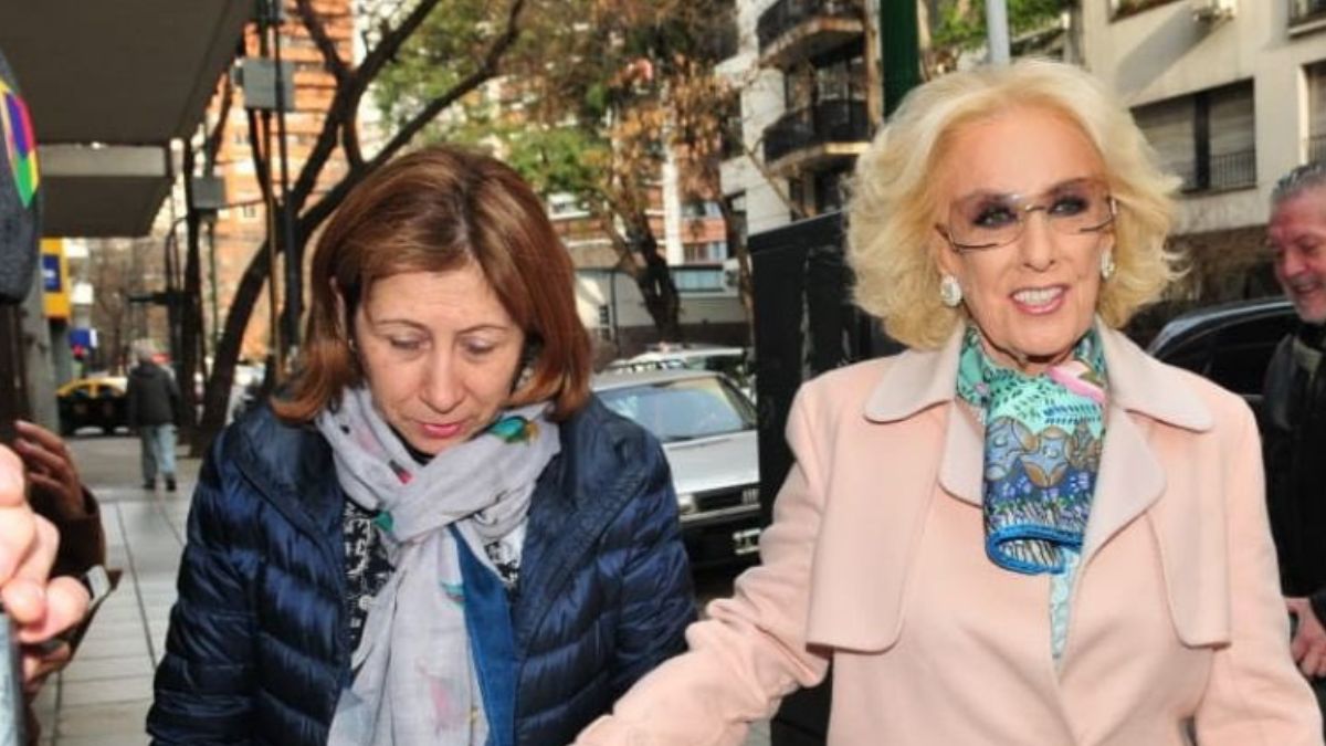 Mirtha Legrand sufre la baja de su mano dercha.