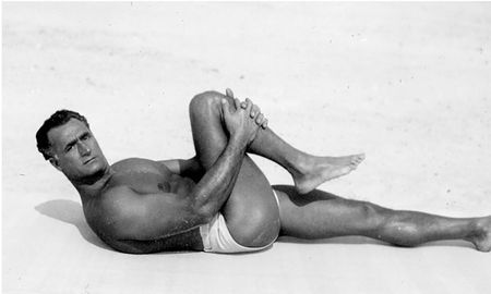 De sufrir bullying a convertirse en el hombre “con el mejor físico del mundo” y recaudar millones: la increíble vida de Charles Atlas
