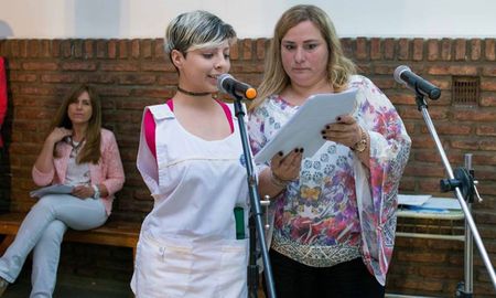 le niegan la pension por discapacidad a una joven que nacio sin brazos le niegan la pension por discapacidad a una joven que nacio sin brazos
