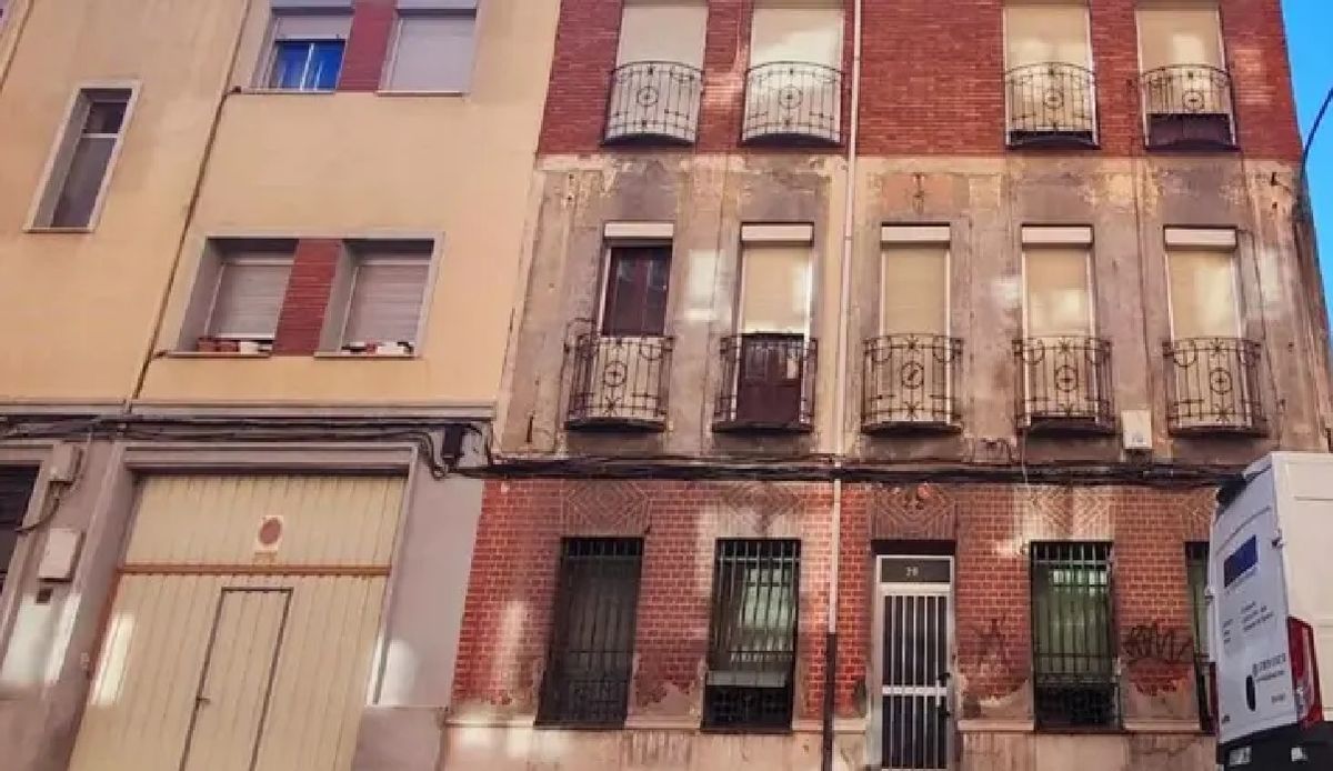 Hallaron en su casa a un oficinista que llevaba 5 años muerto: seguía pagando el alquiler por débito automático