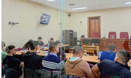 Once oficiales de Gendarmería fueron imputados por quedarse con cargamentos de hojas de coca. Once oficiales de Gendarmería fueron imputados por quedarse con cargamentos de hojas de coca.