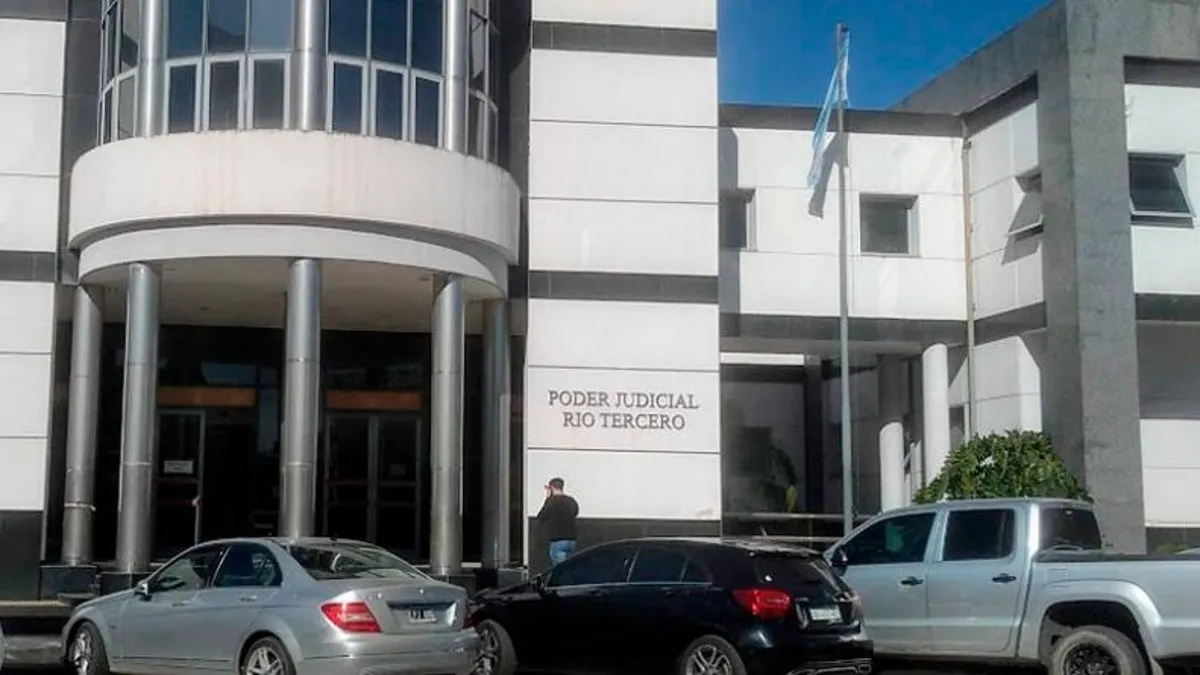 El menor logró escapar del ataque en su casa y pidió ayuda en un negocio cercano.