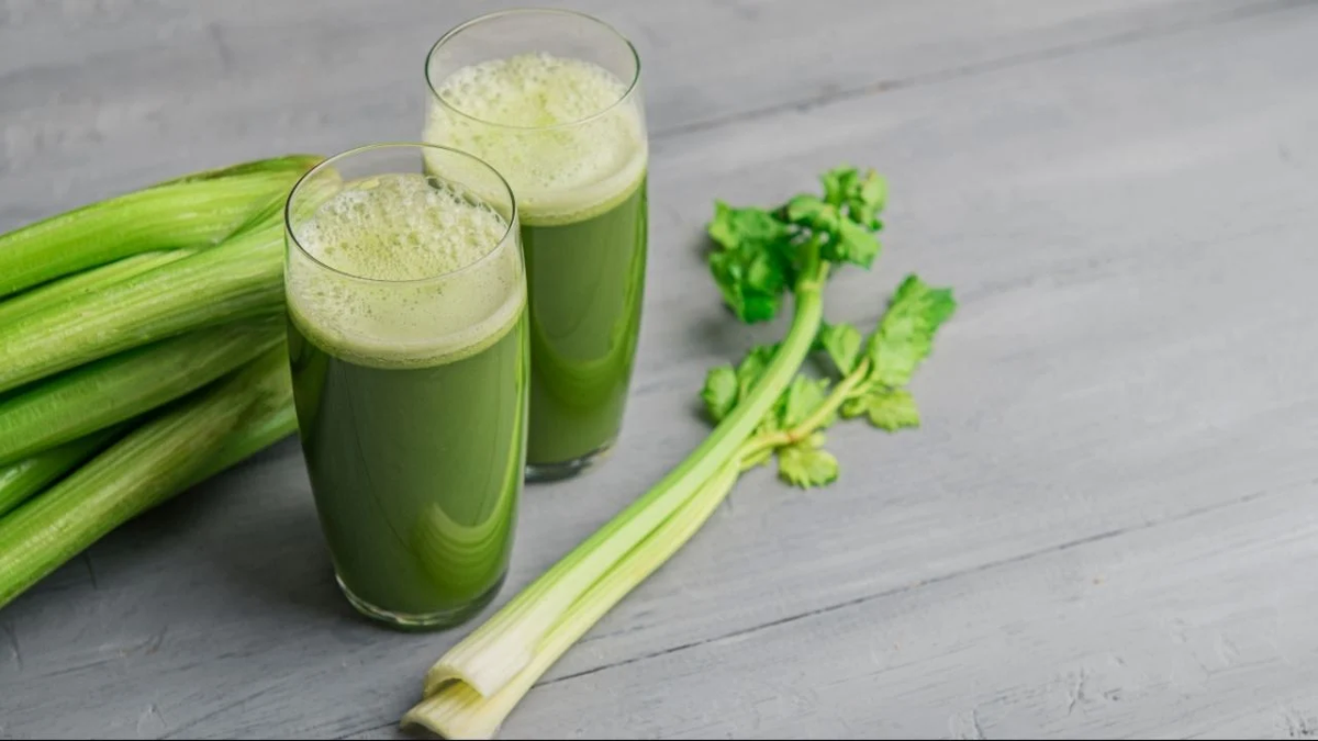 El jugo de apio no está exento de contraindicaciones. El jugo de apio no está exento de contraindicaciones.