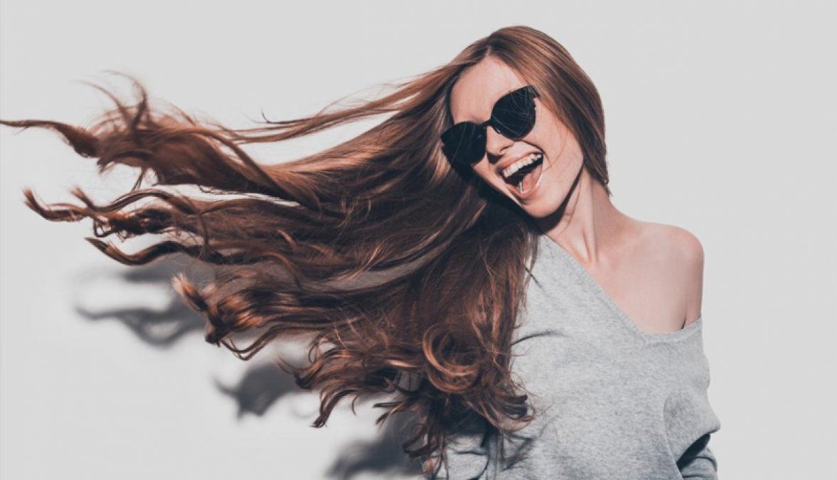 Cómo alisar el cabello con leche natural de coco.