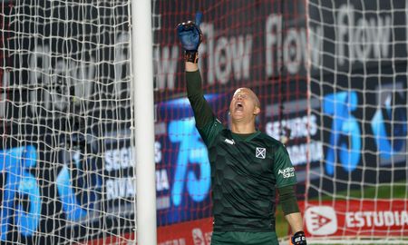 Independiente y Estudiantes de La Plata igualan sin goles por la Copa de la Liga. Independiente y Estudiantes de La Plata igualan sin goles por la Copa de la Liga.